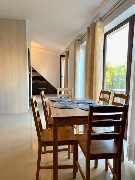 Piekny Apartament Z Widokiem Na Jezioro Niegocin Apartman Giżycko Kültér fotó